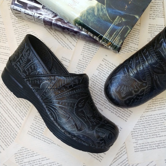 Dansko Shoes - DANSKO Professional Tooled Leather Clog Size 39